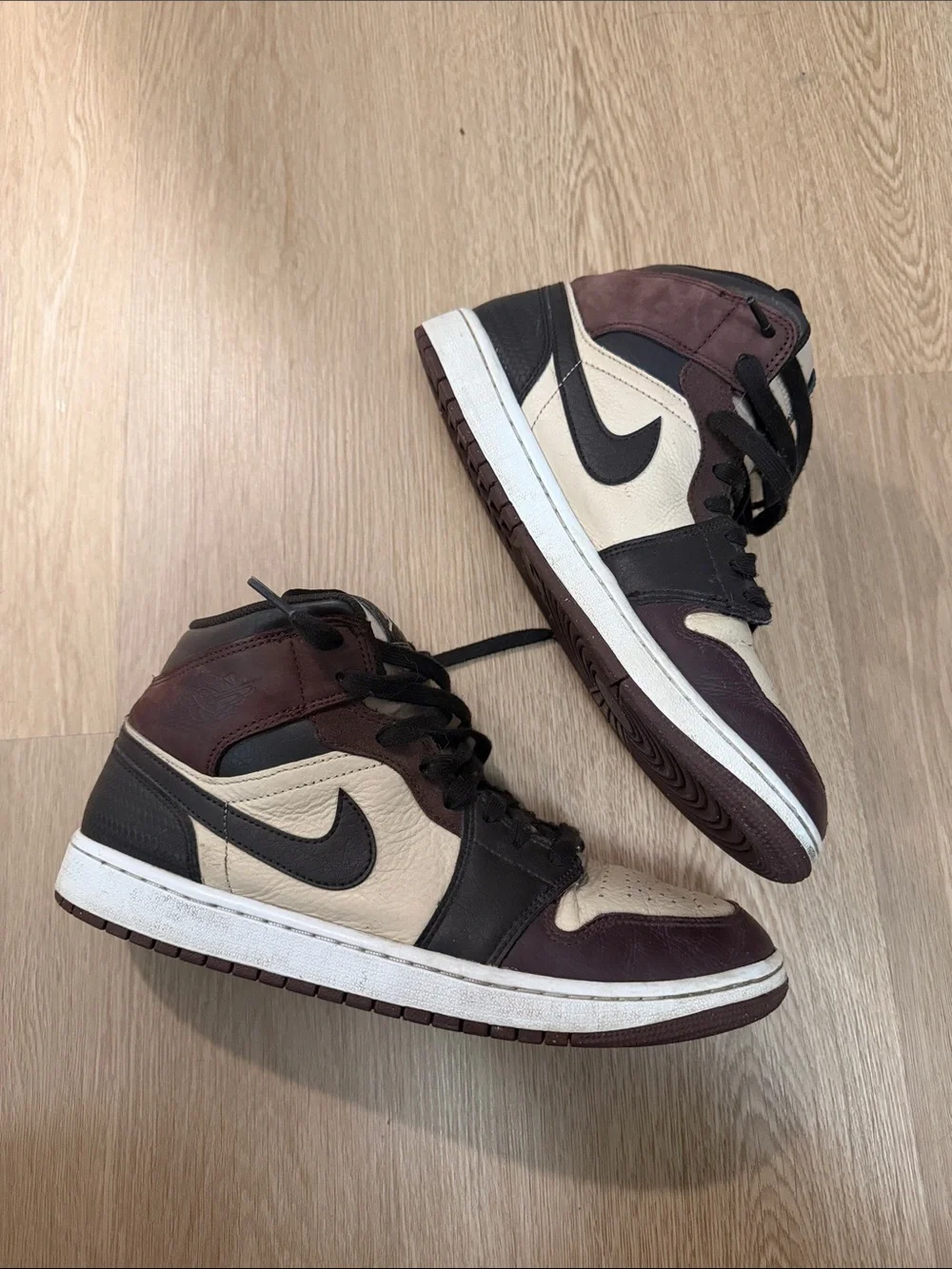 Air Jordan 1 Mid SE ‘Paris YMCA’